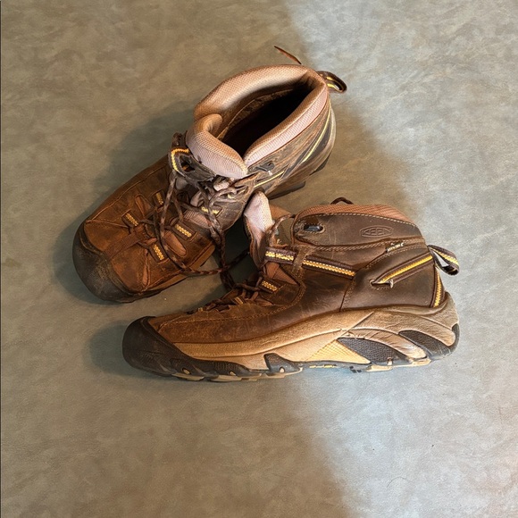 Keen Tan and Brown Outdoor Boots - Picture 1 of 1